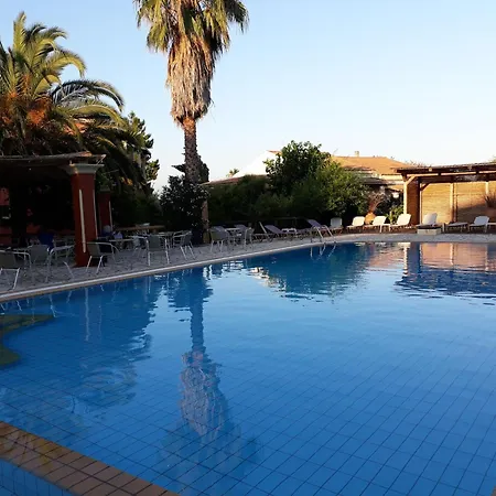 Bright 2br Kitchenette Pool 2 Gouvia