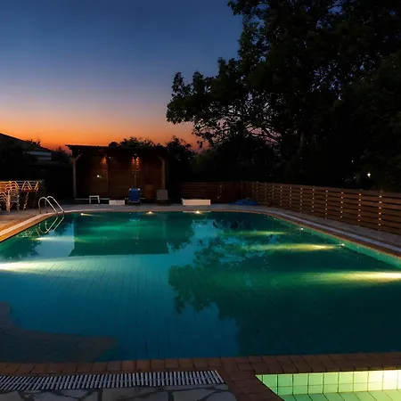Penzion Bright 2br Kitchenette Pool 2 Gouvia