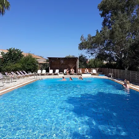 Bright 2br Kitchenette Pool 2 Gouvia
