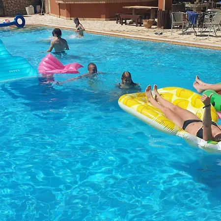 Bright 2br Kitchenette Pool 2 Gouvia