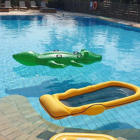 Penzion Bright 2br Kitchenette Pool 2 Gouvia